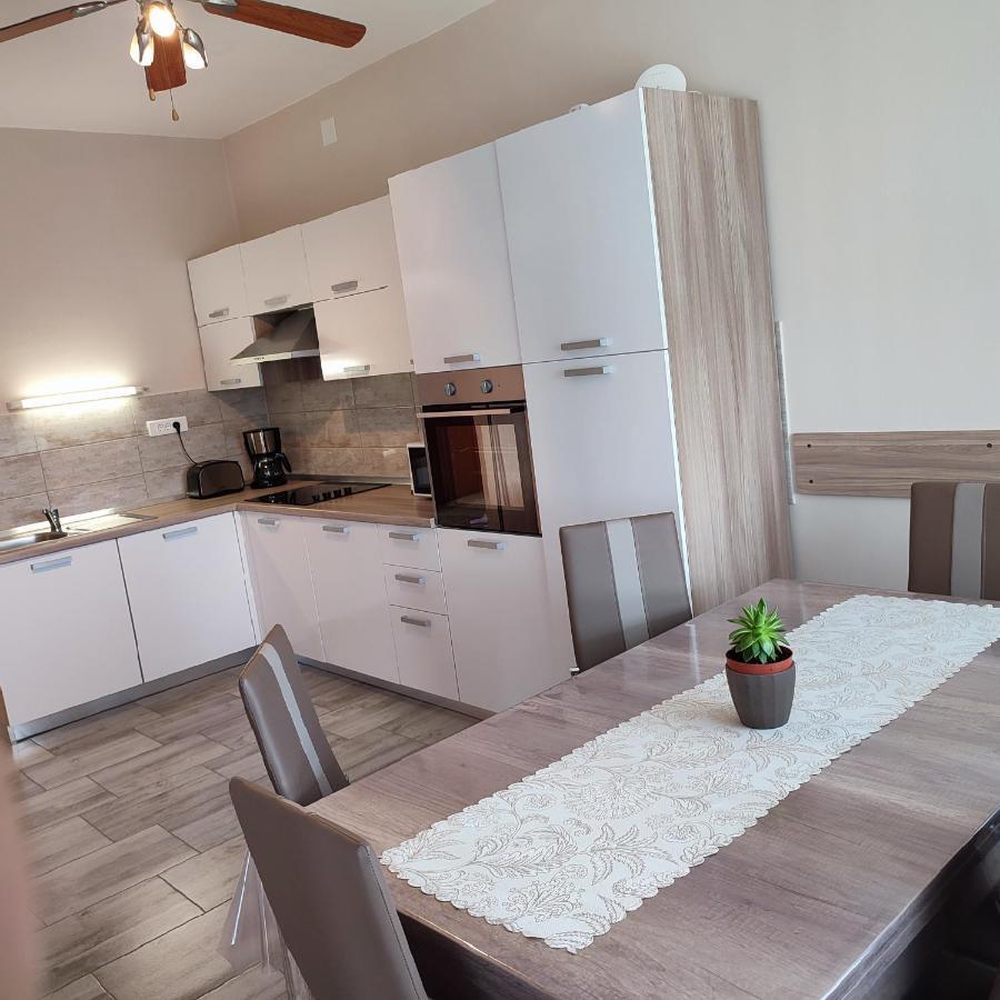 Apartments Desiree & Daniel ดรามัลย์ ภายนอก รูปภาพ